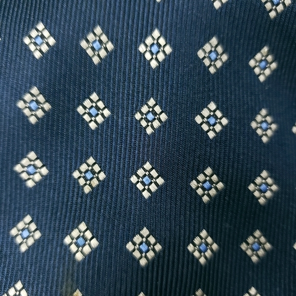 Pierre Cardin pair of 100% silk ties - Picture 5 of 15